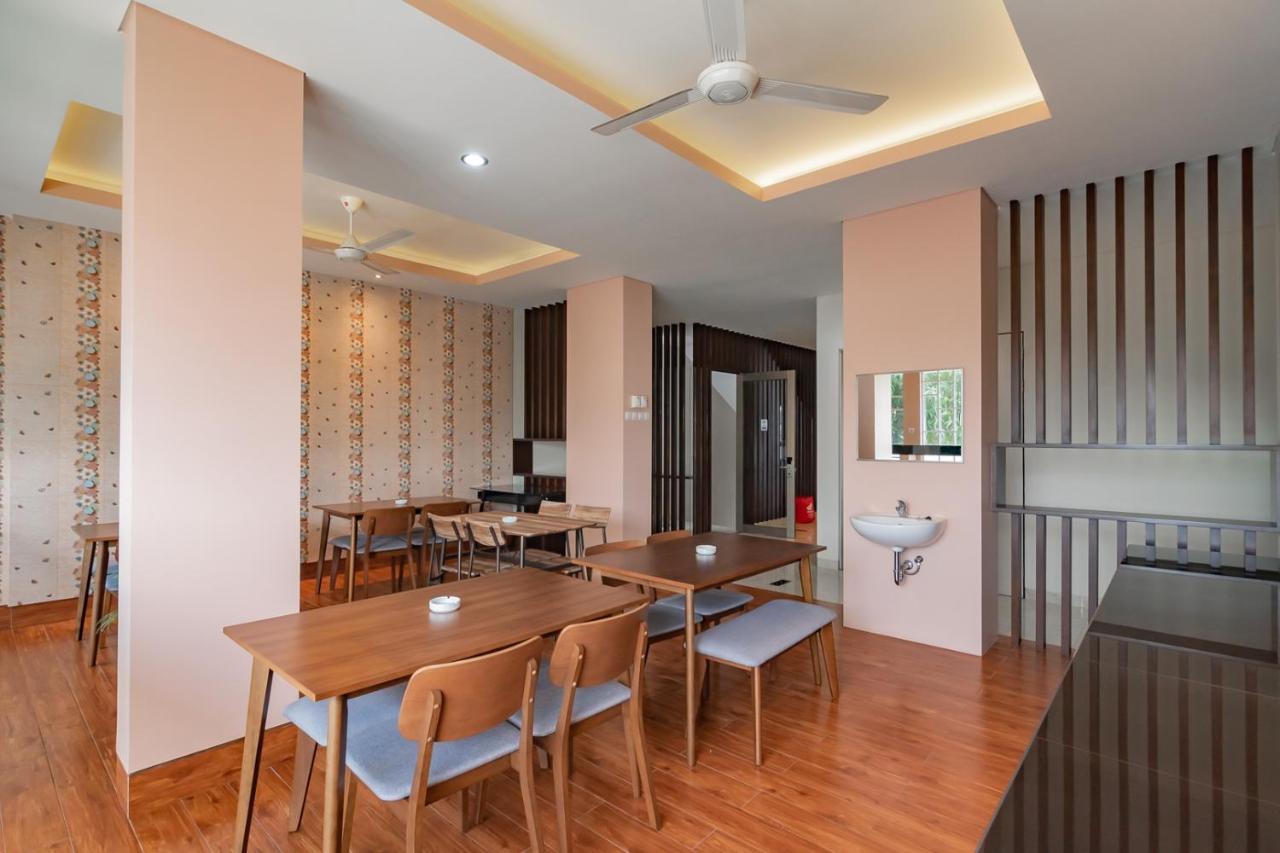Reddoorz Plus @ Cirebon City Center المظهر الخارجي الصورة