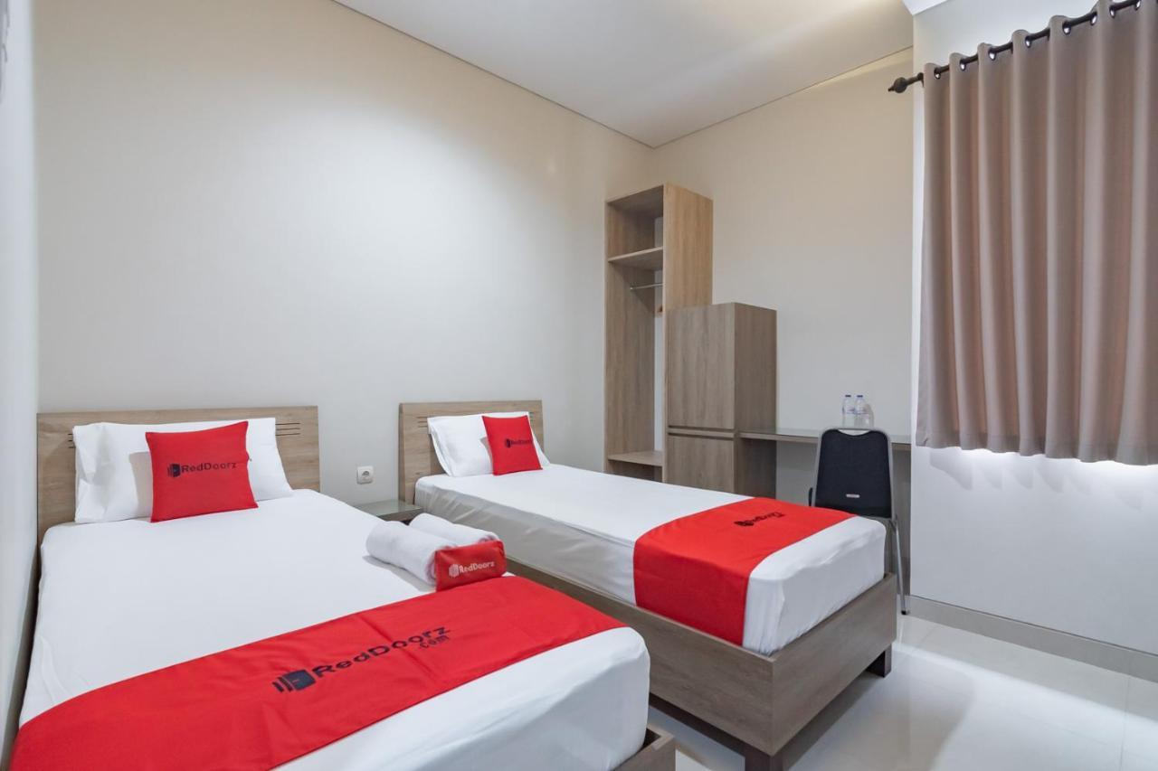 Reddoorz Plus @ Cirebon City Center المظهر الخارجي الصورة