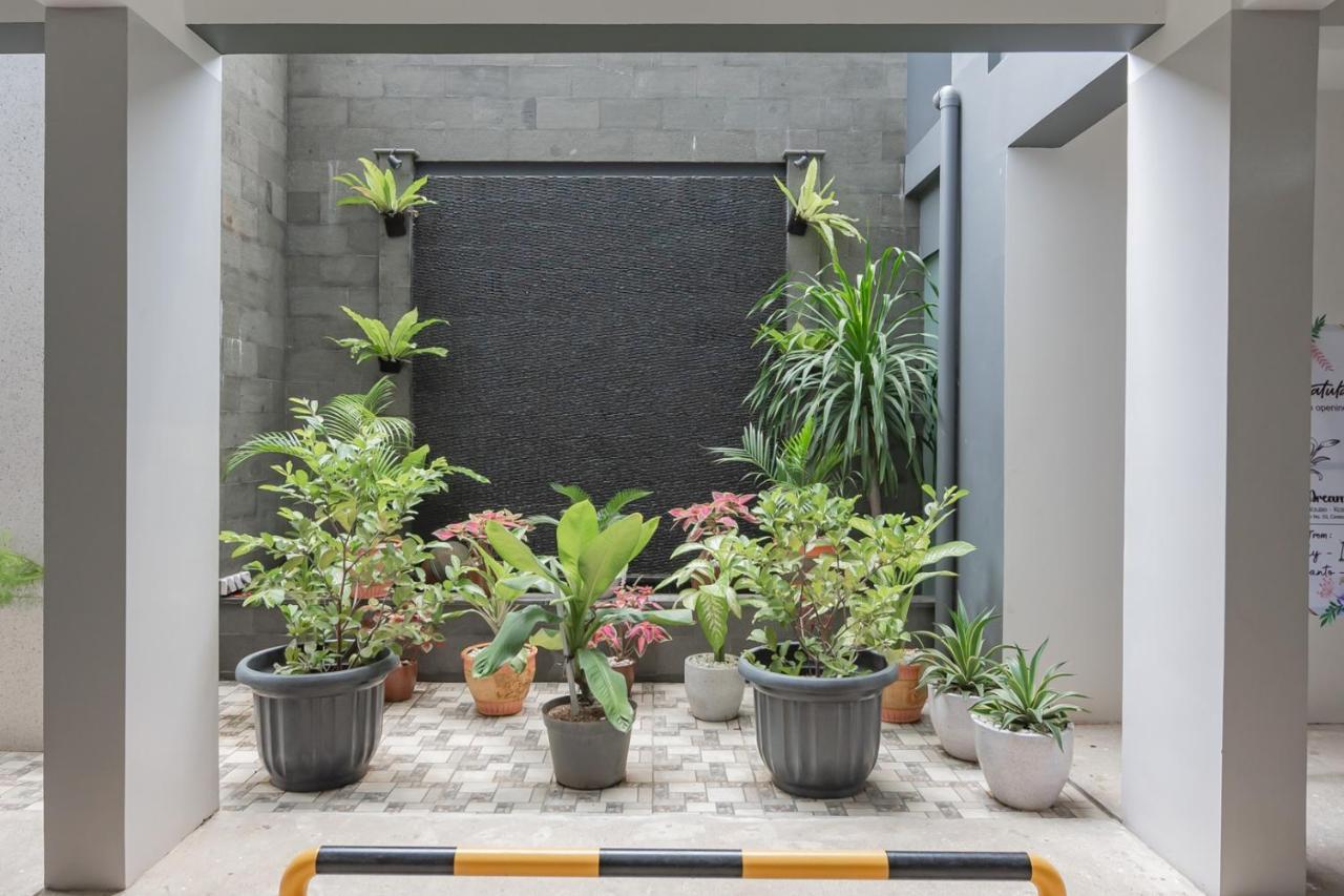 Reddoorz Plus @ Cirebon City Center المظهر الخارجي الصورة